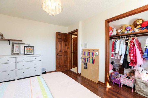 107 Temple Crescent West, Lethbridge, AB - Indoor Photo Showing Bedroom
