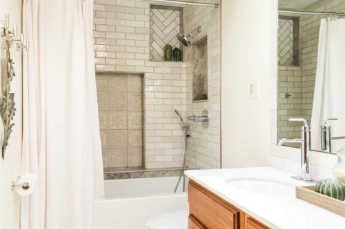 107 Temple Crescent West, Lethbridge, AB - Indoor Photo Showing Bathroom
