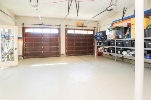 107 Temple Crescent West, Lethbridge, AB - Indoor Photo Showing Garage