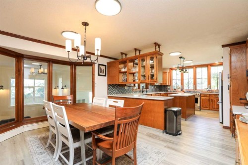 107 Temple Crescent West, Lethbridge, AB - Indoor Photo Showing Dining Room