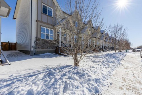 219 Lynx Road North, Lethbridge, AB - Outdoor