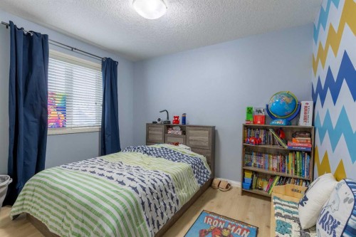 206 Keystone Lane West, Lethbridge, AB - Indoor Photo Showing Bedroom