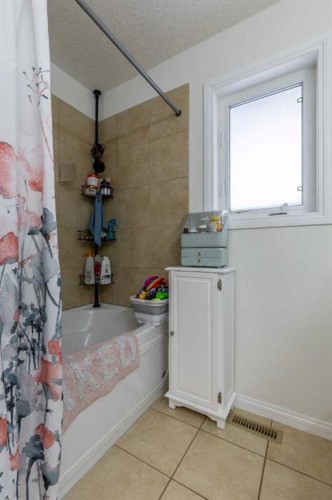 206 Keystone Lane West, Lethbridge, AB - Indoor