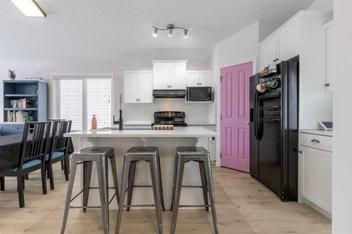 206 Keystone Lane West, Lethbridge, AB - Indoor Photo Showing Kitchen