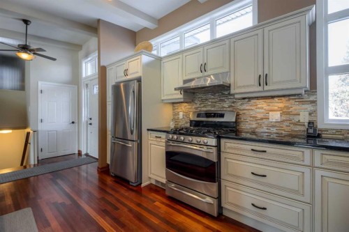 1416 15 Avenue South, Lethbridge, AB - Indoor Photo Showing Kitchen With Upgraded Kitchen