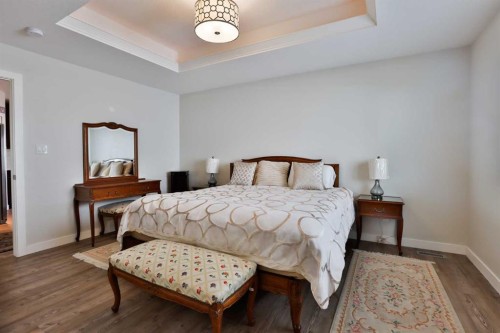 21 Riverford Close West, Lethbridge, AB - Indoor Photo Showing Bedroom