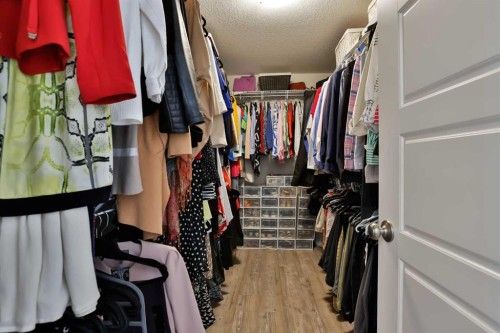 21 Riverford Close West, Lethbridge, AB - Indoor With Storage