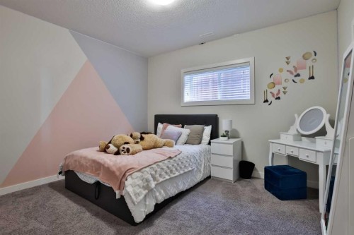 21 Riverford Close West, Lethbridge, AB - Indoor Photo Showing Bedroom