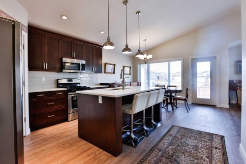 21 Riverford Close West, Lethbridge, AB - Indoor Photo Showing Kitchen With Upgraded Kitchen