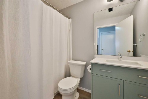2123B 20A Avenue, Coaldale, AB - Indoor Photo Showing Bathroom