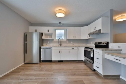 2123B 20A Avenue, Coaldale, AB - Indoor Photo Showing Kitchen