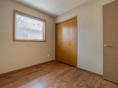 22 Assiniboia Road West, Lethbridge, AB - Indoor Photo Showing Other Room