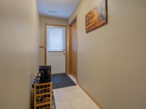 22 Assiniboia Road West, Lethbridge, AB - Indoor Photo Showing Other Room