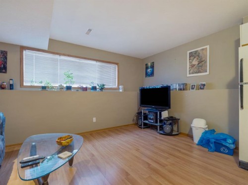 22 Assiniboia Road West, Lethbridge, AB - Indoor