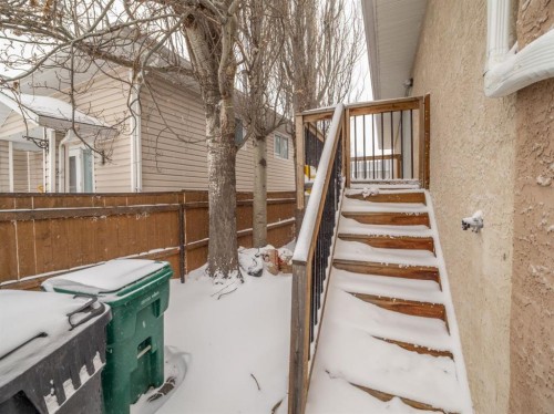22 Assiniboia Road West, Lethbridge, AB - 