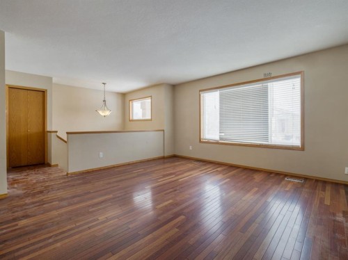 22 Assiniboia Road West, Lethbridge, AB - Indoor Photo Showing Other Room