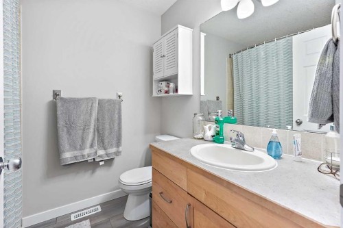 99 Kodiak Crescent North, Lethbridge, AB - Indoor Photo Showing Bathroom