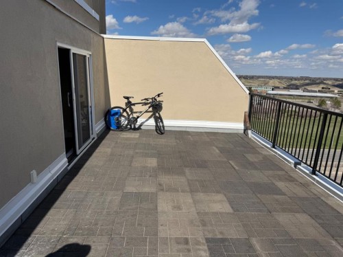 921-21 Berkeley Place West, Lethbridge, AB - Outdoor