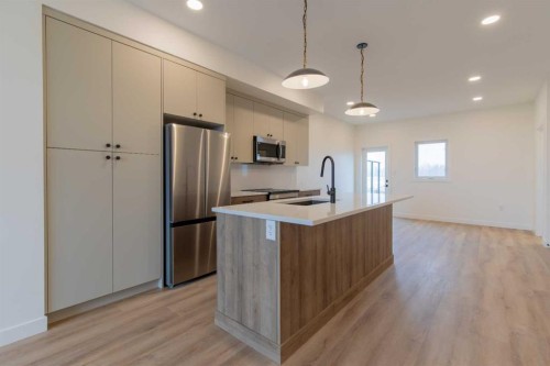 2815 16 Avenue, Coaldale, AB - Indoor Photo Showing Kitchen