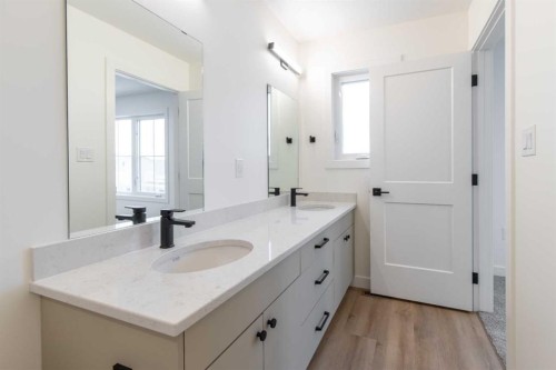 2815 16 Avenue, Coaldale, AB - Indoor Photo Showing Bathroom