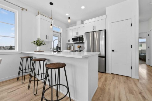 1103 Coalbrook Place West, Lethbridge, AB - Indoor Photo Showing Kitchen With Upgraded Kitchen