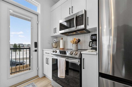 1103 Coalbrook Place West, Lethbridge, AB - Indoor Photo Showing Kitchen With Stainless Steel Kitchen