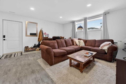 1103 Coalbrook Place West, Lethbridge, AB - Indoor Photo Showing Living Room