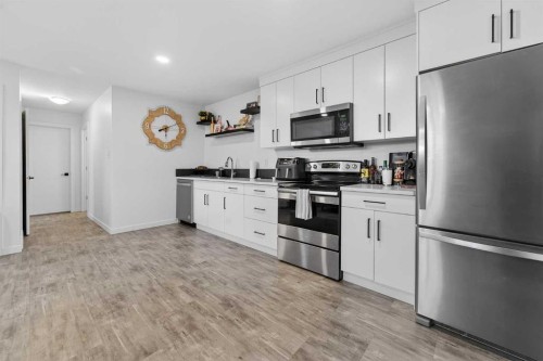 1103 Coalbrook Place West, Lethbridge, AB - Indoor Photo Showing Kitchen With Stainless Steel Kitchen