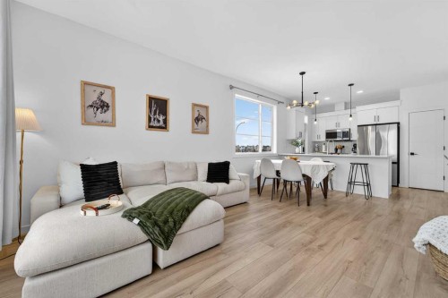 1103 Coalbrook Place West, Lethbridge, AB - Indoor Photo Showing Living Room