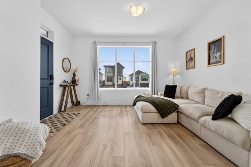 1103 Coalbrook Place West, Lethbridge, AB - Indoor Photo Showing Living Room
