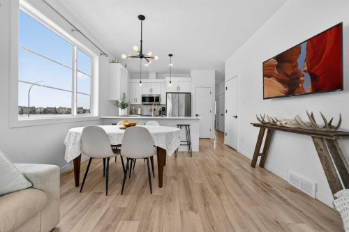 1103 Coalbrook Place West, Lethbridge, AB - Indoor Photo Showing Dining Room