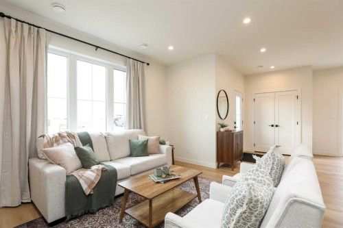 4761 72 Avenue, Taber, AB - Indoor Photo Showing Living Room