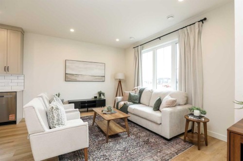 4761 72 Avenue, Taber, AB - Indoor Photo Showing Living Room