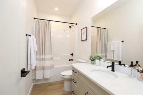 4761 72 Avenue, Taber, AB - Indoor Photo Showing Bathroom