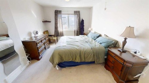 668 Blackfoot Terrace West, Lethbridge, AB - Indoor Photo Showing Bedroom