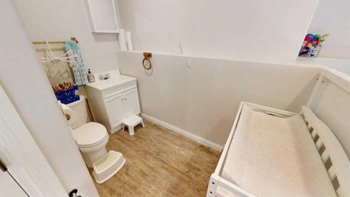 668 Blackfoot Terrace West, Lethbridge, AB - Indoor Photo Showing Bathroom