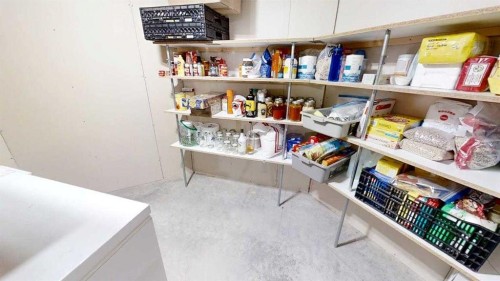 668 Blackfoot Terrace West, Lethbridge, AB - Indoor