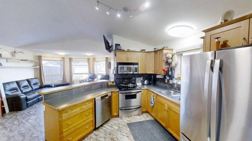 668 Blackfoot Terrace West, Lethbridge, AB - Indoor Photo Showing Kitchen