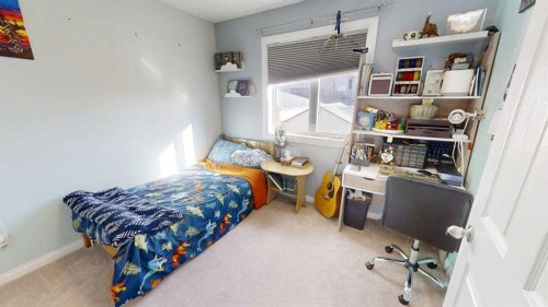 668 Blackfoot Terrace West, Lethbridge, AB - Indoor Photo Showing Bedroom