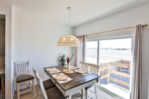 174 Caribou Bend North, Lethbridge, AB - Indoor Photo Showing Dining Room