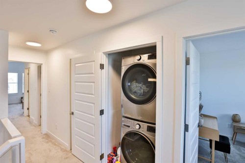 174 Caribou Bend North, Lethbridge, AB - Indoor Photo Showing Laundry Room