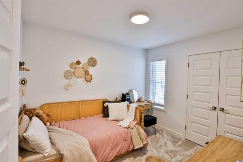 174 Caribou Bend North, Lethbridge, AB - Indoor Photo Showing Bedroom