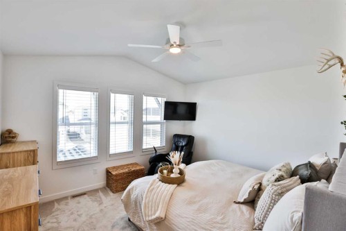 174 Caribou Bend North, Lethbridge, AB - Indoor Photo Showing Bedroom