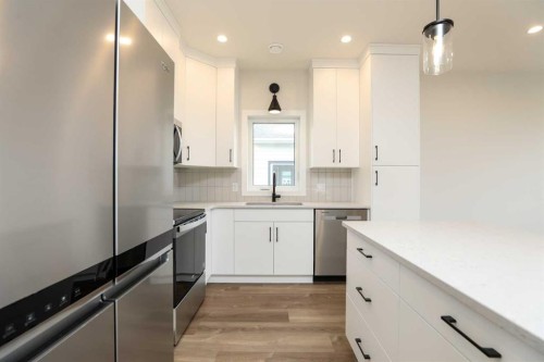 4757 72 Avenue, Taber, AB - Indoor Photo Showing Kitchen With Upgraded Kitchen