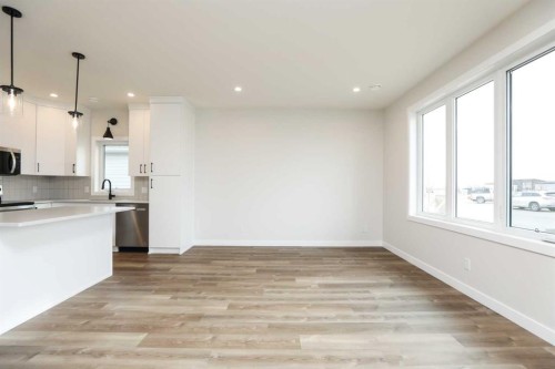 4757 72 Avenue, Taber, AB - Indoor Photo Showing Kitchen