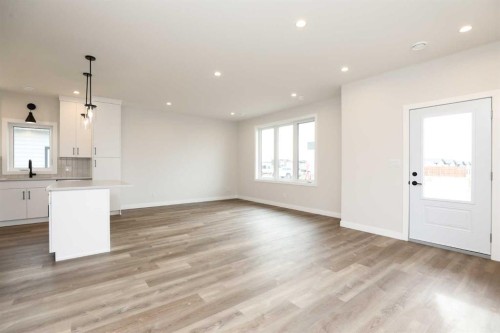4757 72 Avenue, Taber, AB - Indoor Photo Showing Kitchen