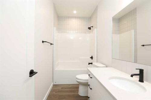 4757 72 Avenue, Taber, AB - Indoor Photo Showing Bathroom