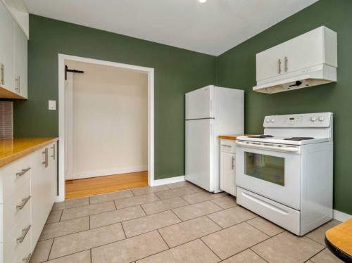 5720 56 Street, Taber, AB - Indoor Photo Showing Kitchen