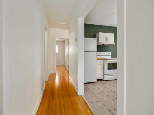 5720 56 Street, Taber, AB - Indoor Photo Showing Kitchen