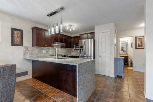 420 Silkstone Crescent West, Lethbridge, AB - Indoor Photo Showing Kitchen With Upgraded Kitchen